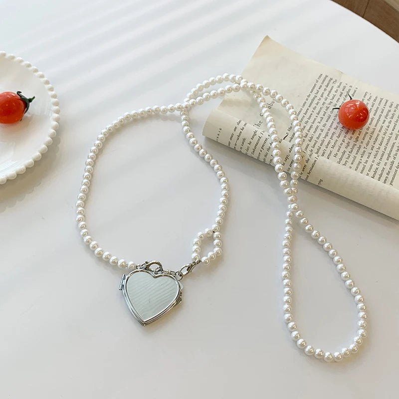 2024 Fashion Heart shaped Pendant Decorative Bags for Women Cute Mirror Chain Crossbody Bag Designer Dinner Bag