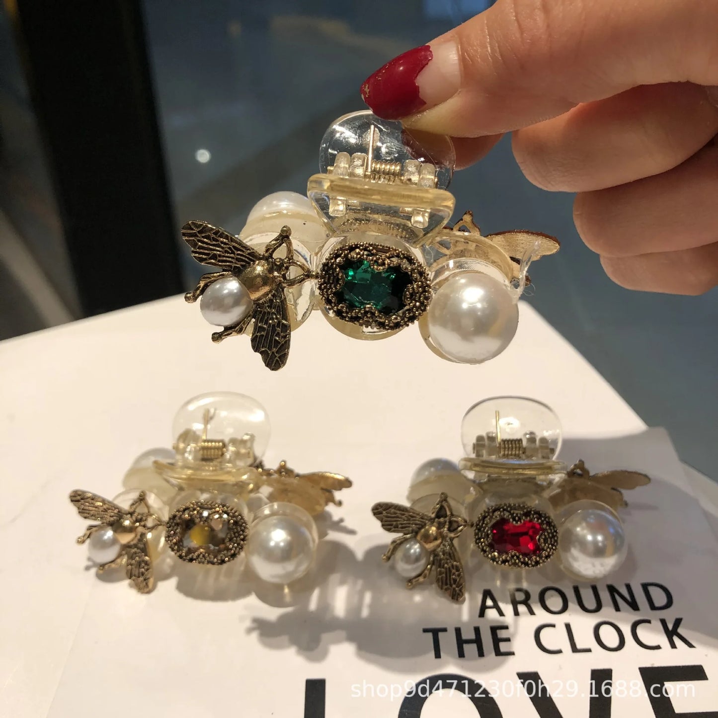 Vintage Bee Hair Claws Jewelry For Women Baroque Luxury Metal Bee Headdress Handmade Hair Claws Accessories Hairpins Wholesale