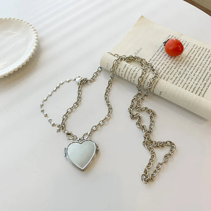 2024 Fashion Heart shaped Pendant Decorative Bags for Women Cute Mirror Chain Crossbody Bag Designer Dinner Bag
