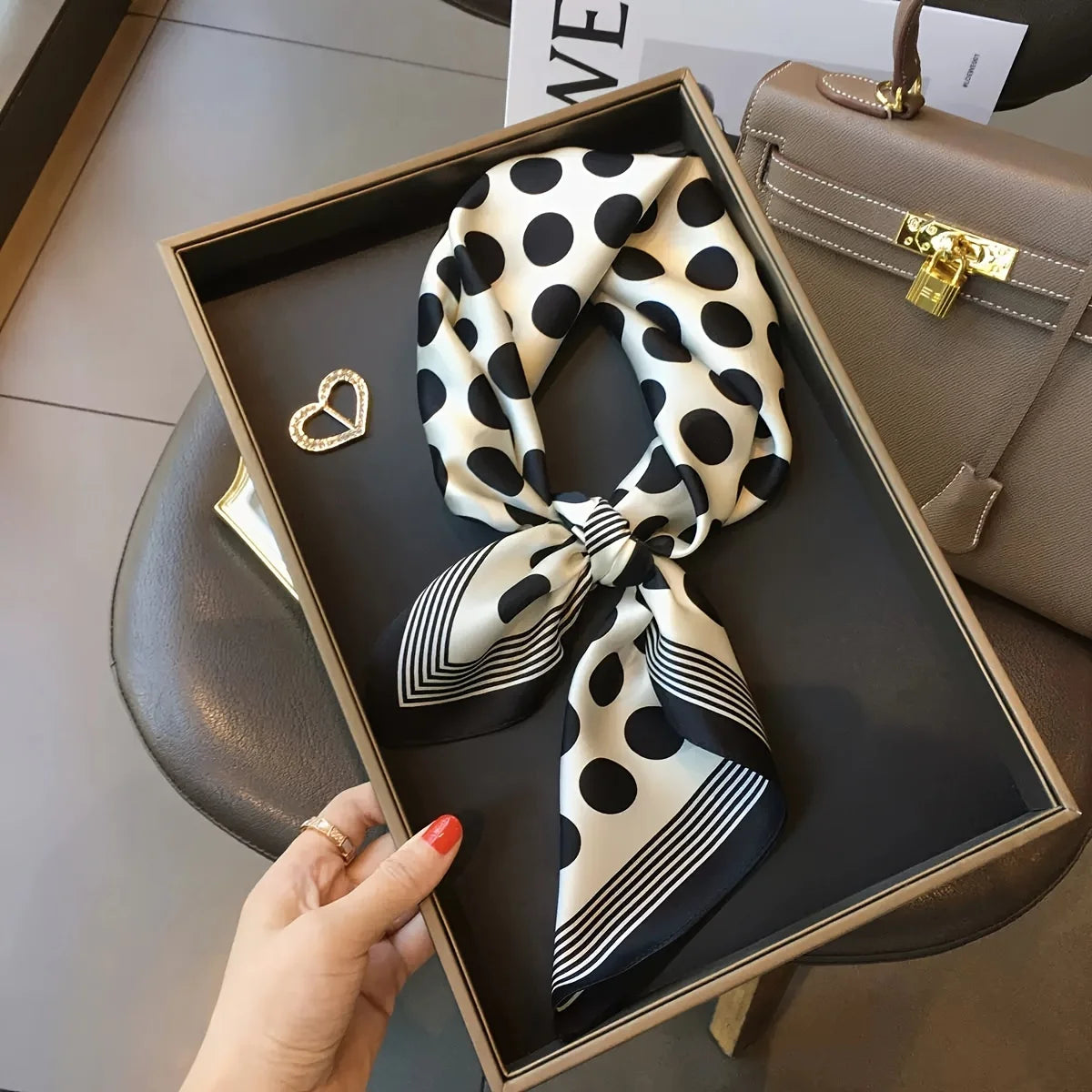2025 Luxury Horse Print Female Silk Neck Scarf Square Hair Scarves Foulard Head Band Shawls Wraps Neckerchief Bandana Women