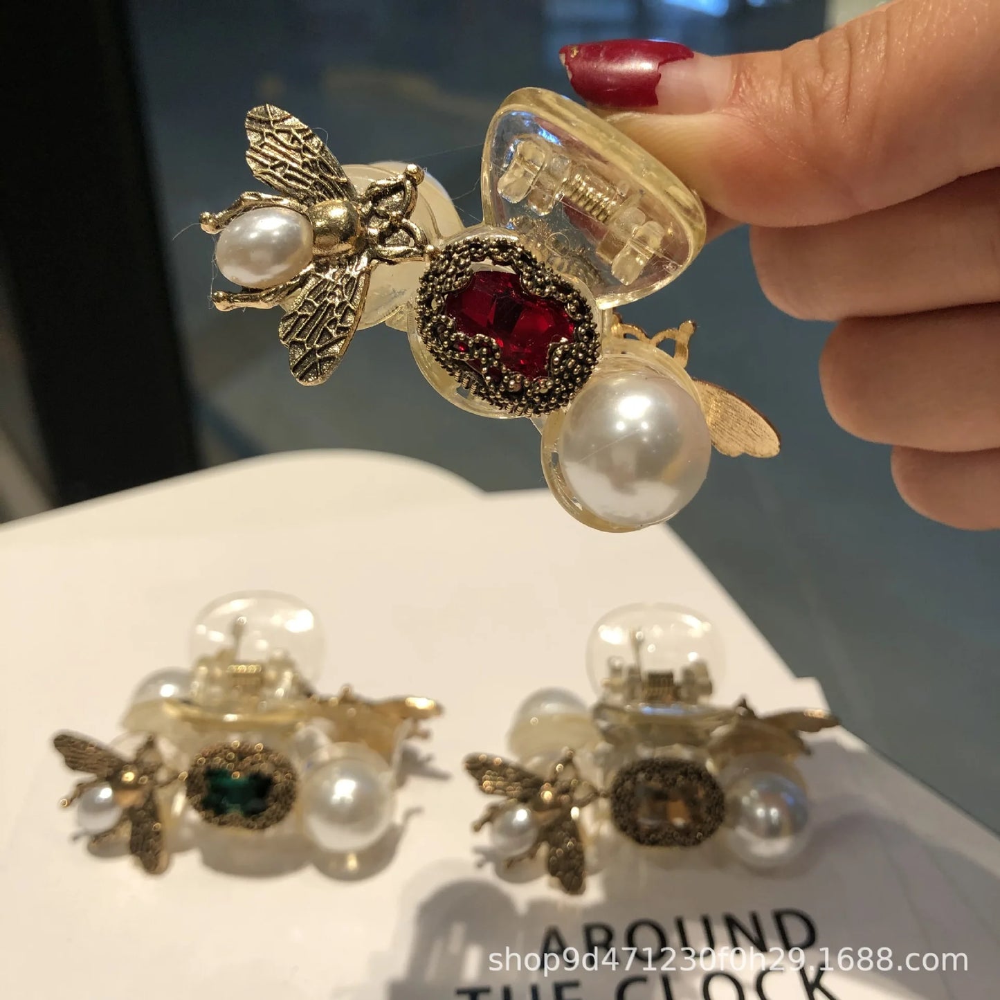 Vintage Bee Hair Claws Jewelry For Women Baroque Luxury Metal Bee Headdress Handmade Hair Claws Accessories Hairpins Wholesale